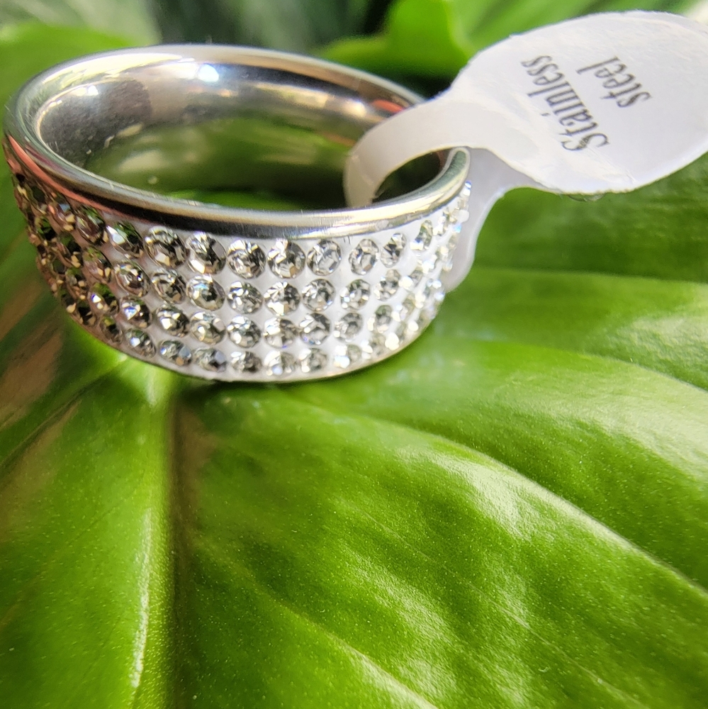 Stainless Steel Rhinestone Band/Ring. Size 8. NWT*
